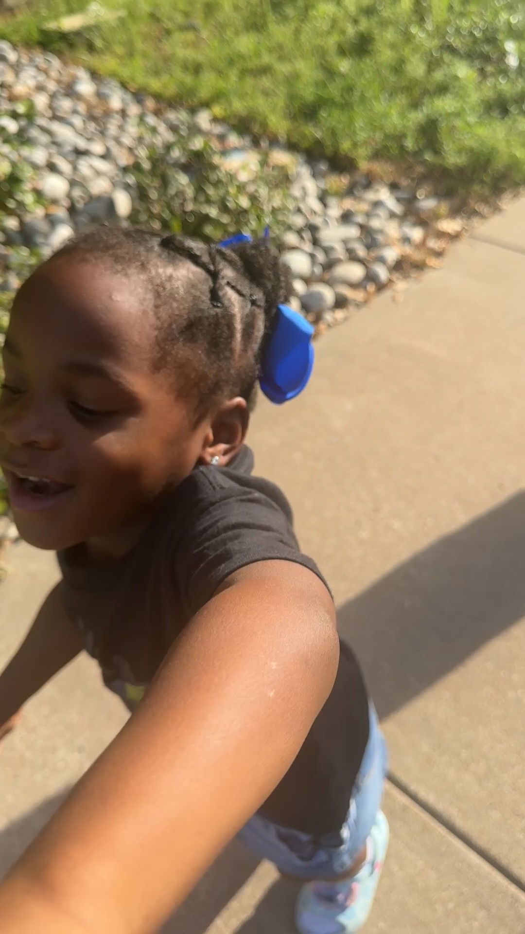 A smiling child on the way to a 4R Legacy community outing